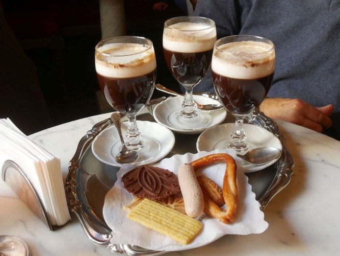 Merenda reale con Bicerin e dolcetti