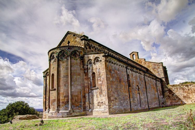 Sant’Antioco di Bisarcio: la cattedrale maestosa nelle campagne di Ozieri 