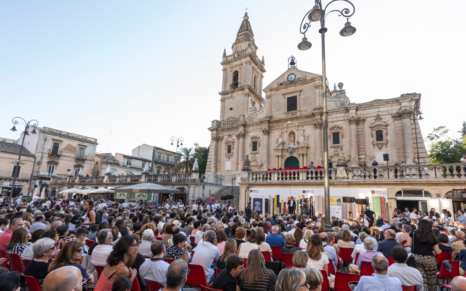 A TUTTO VOLUME LIBRI IN FESTA