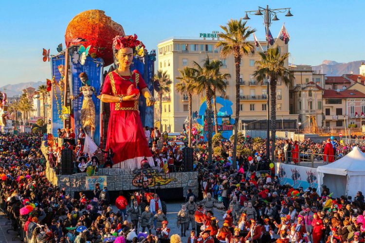 Carro allegorico al Carnevale di Viareggio - Toscana