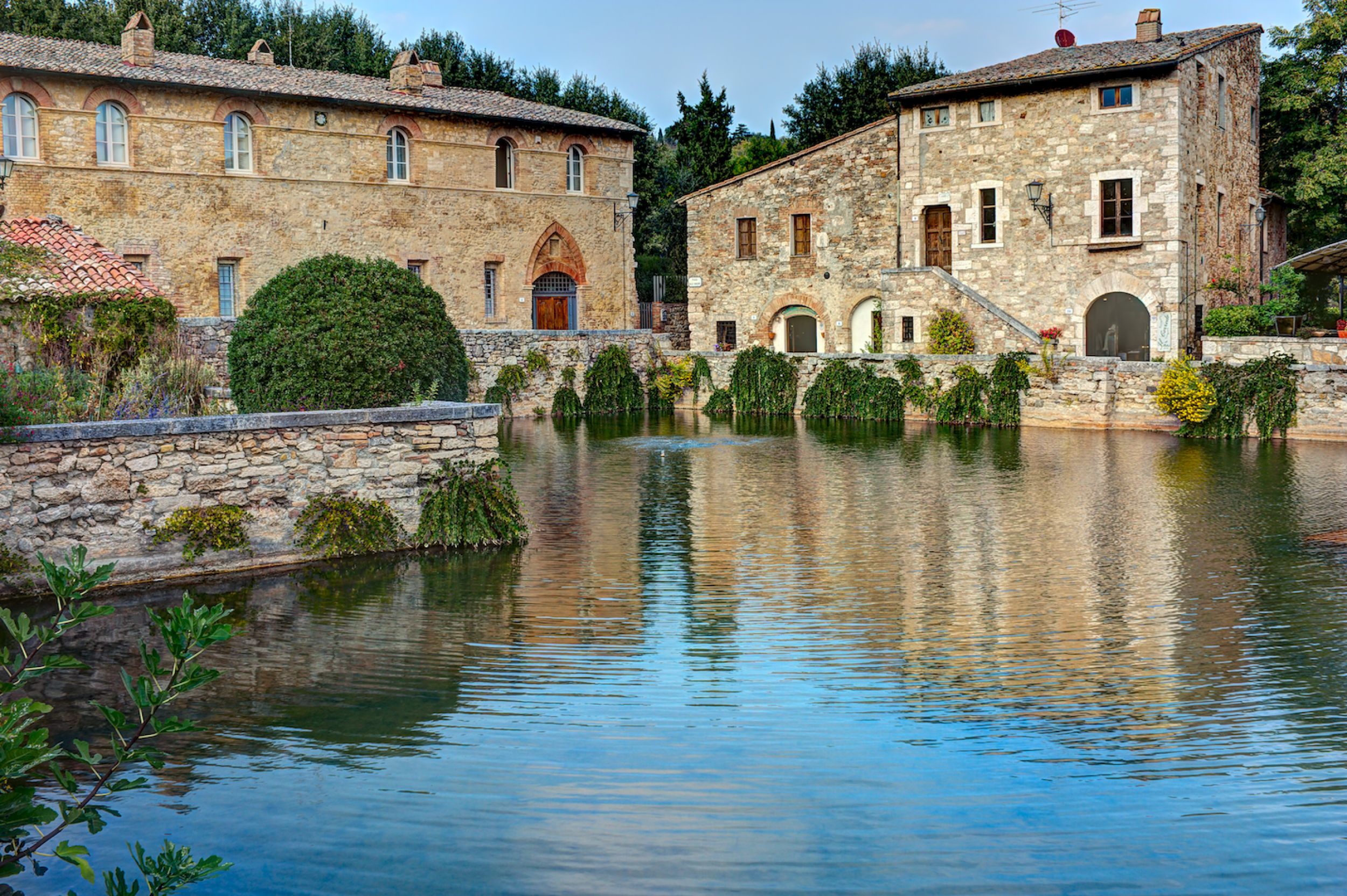 https://www.italia.it/content/dam/tdh/it/interests/toscana/le-terme-e-la-provincia-di-siena/media/20210318103001-bagno-vignoni.jpg