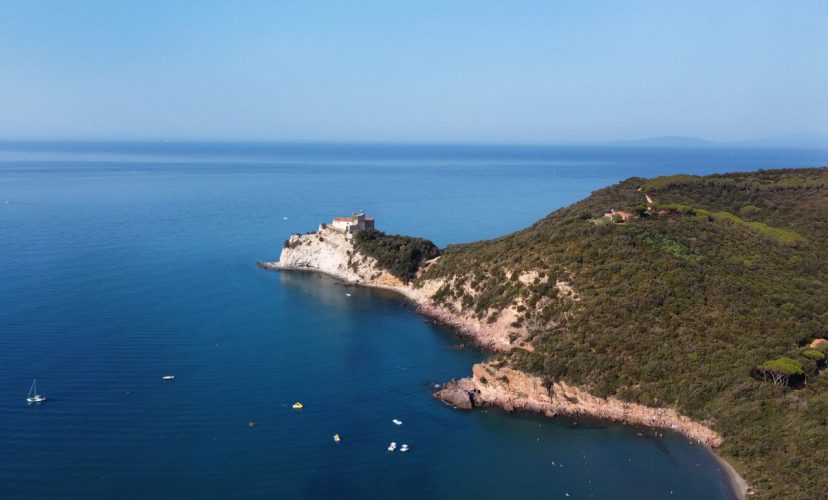 Trekking a cavallo verso le Rocchette e il mare della Maremma