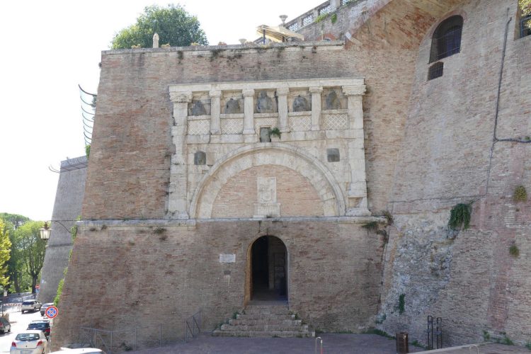 Accesso alla Rocca Paolina da Porta Marzia