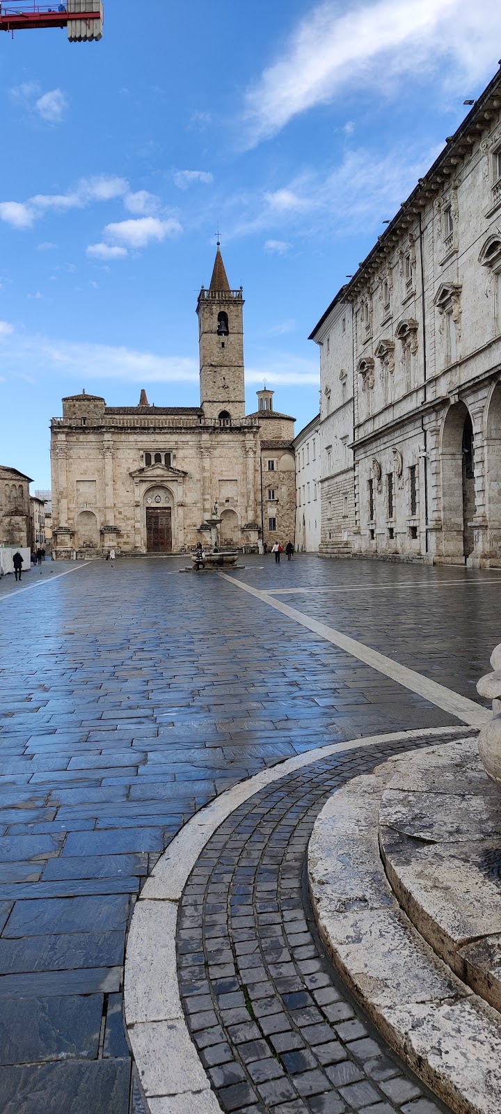 Piazza Arringo, Ascoli Piceno Italia.it