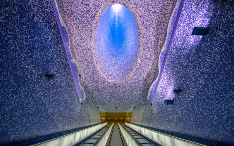 L'interno della metropolitana Toledo a Napoli